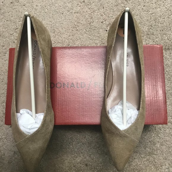 🎉SOLD✨Donald Pliner Suede Pointy Toe Flats- - Picture 5 of 7